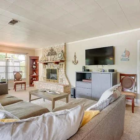 Pet-Friendly Canyon Lake Home - 2 Mi To Beach!